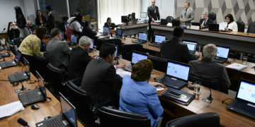 CCJ do Senado aprova contagem de prazos de processos administrativos federais em dias úteis