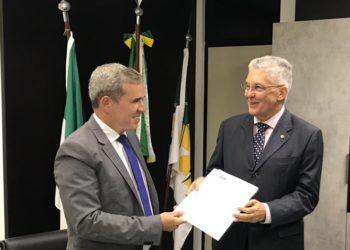 Aldo Medeiros faz entrega da lista sêxtupla do Quinto Constitucional a TRT21