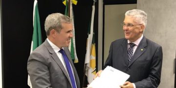 Aldo Medeiros faz entrega da lista sêxtupla do Quinto Constitucional a TRT21