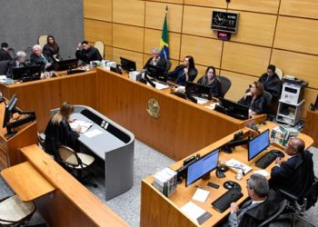 Ex-prefeito e empresária envolvidos em fraude a licitação vão responder por dano ao erário