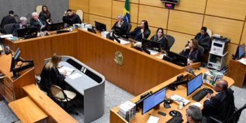 Ex-prefeito e empresária envolvidos em fraude a licitação vão responder por dano ao erário