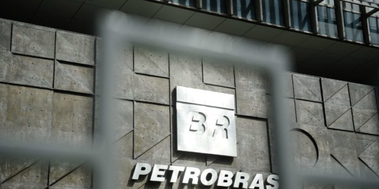 Ministro Toffoli suspende execução de ação que trata de parcela salarial de empregados da Petrobras