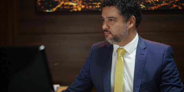 Advogado Trabalhista Augusto Maranhão alerta sobre os riscos existentes na terceirização da mão de obra