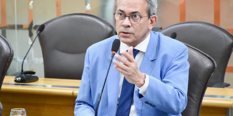 Hermano Morais entra com ação no TRE/RN para deixar MDB