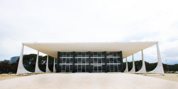 Lei paulista que obriga extensão de promoções de instituições de ensino a alunos antigos é objeto de ADI