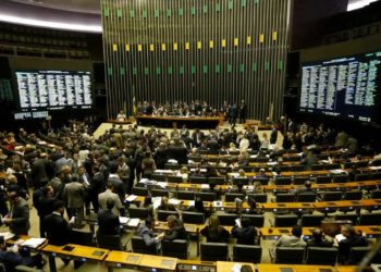 Parte da bancada de policiais do PSL ameaça não votar na reforma caso classe não seja atendida