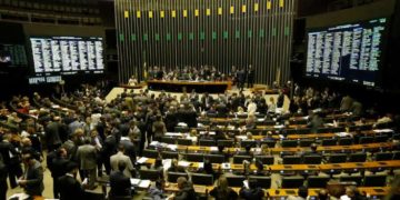 Parte da bancada de policiais do PSL ameaça não votar na reforma caso classe não seja atendida