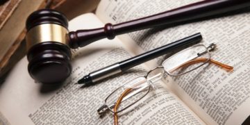 Em agravo interno, parte deve impugnar todos os fundamentos da decisão agravada