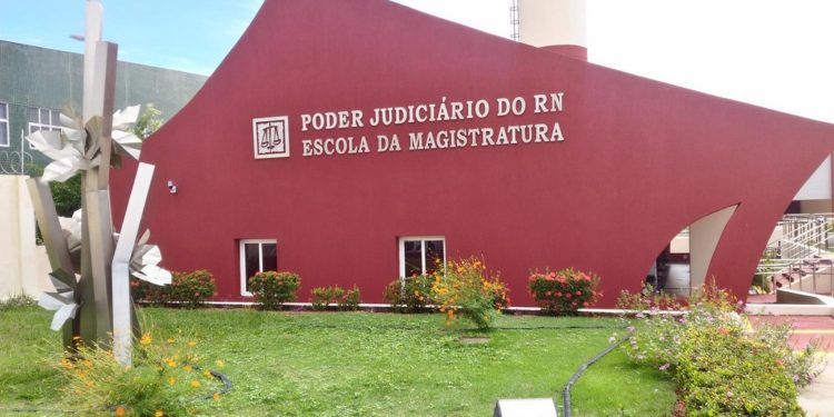 Esmarn e PGE firmam parceria para formação e aperfeiçoamento de servidores