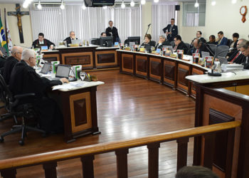 Mantida nulidade de ato do TCE sobre vencimento nas administrações direta e indireta