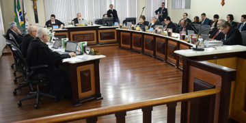 Mantida nulidade de ato do TCE sobre vencimento nas administrações direta e indireta