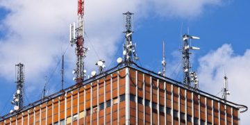 Antena de celular instalada em imóvel locado caracteriza fundo de comércio e autoriza uso de ação renovatória