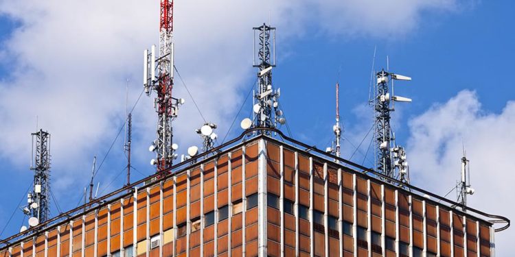 Antena de celular instalada em imóvel locado caracteriza fundo de comércio e autoriza uso de ação renovatória