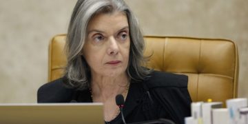 Suspenso acórdão do TCU que impunha multa a parecerista por licitação considerada irregular