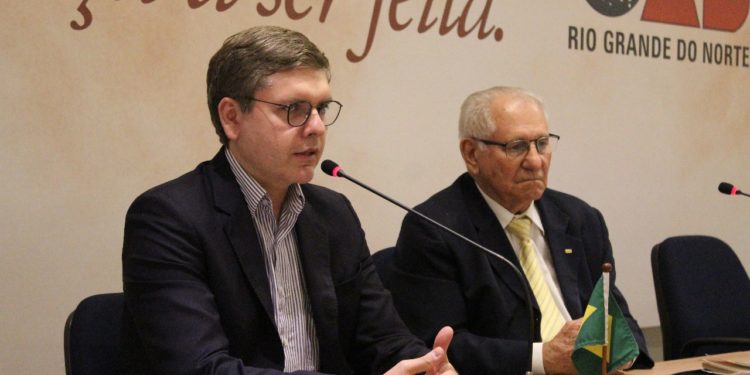 Comissão da OAB/RN homenageia professor Paulo Lopo Saraiva