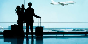 Companhia área é condenada a indenizar casal após impedir embarque de criança