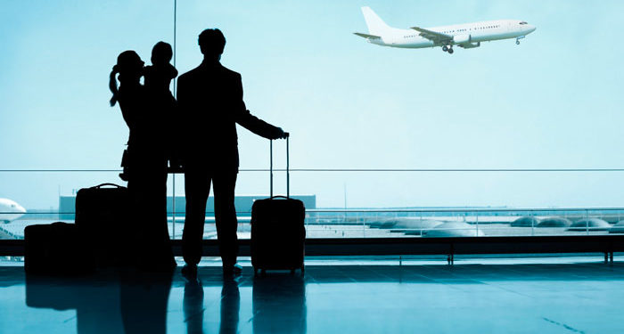 Companhia área é condenada a indenizar casal após impedir embarque de criança