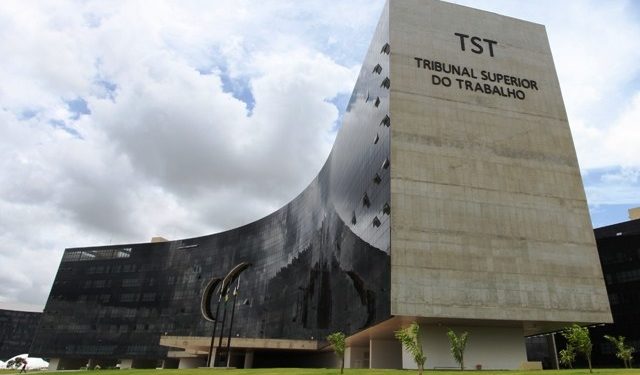 TST reconhece direito de adicional de insalubridade para camareira de hotel cinco estrelas