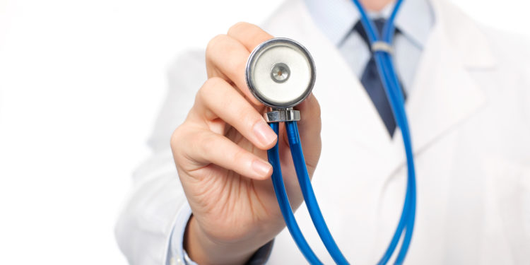 Plano de saúde deve comunicar descredenciamento de clínicas, mesmo que rescisão não parta da operadora