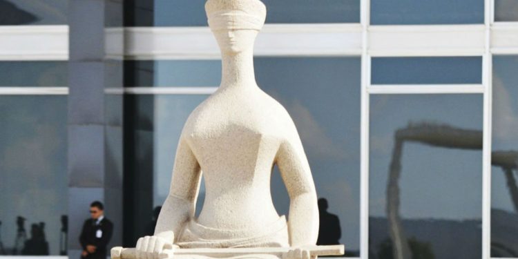 Lei do DF que prevê políticas públicas para famílias deve incluir união homoafetiva, decide STF