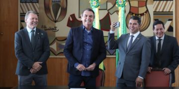 Bolsonaro sanciona projeto de que altera o Estatuto do Desarmamento