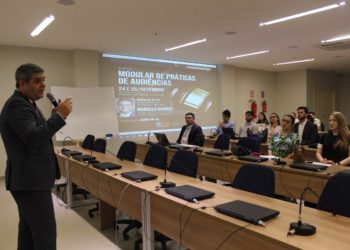 Marcelo Barros ministra aula sobre audiência trabalhista na OAB/RN