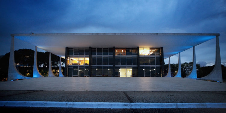 STF valida norma que autoriza terceirização em concessionárias de serviços públicos