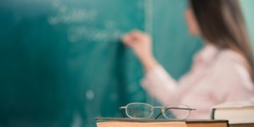 Terço de férias dos professores estaduais deve incidir sobre o período de 45 dias