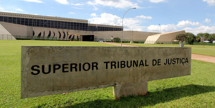 Defensoria Pública arcará com multa aplicada a defensor por abandono do plenário do júri