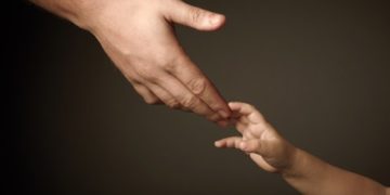 Destituição do poder familiar pode ser pedida por quem não é parente do menor
