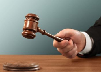 Casal tem casa inundada por esgoto e será indenizado pelo Estado e pela Caern