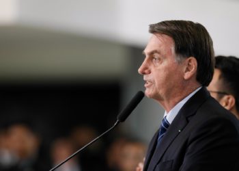 Ministro notifica presidente Jair Bolsonaro a explicar fala sobre participação de ONGs em queimadas