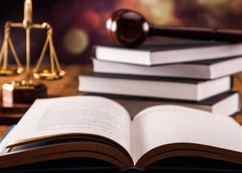 Suspensa eficácia de lei estadual que alterava limites entre municípios