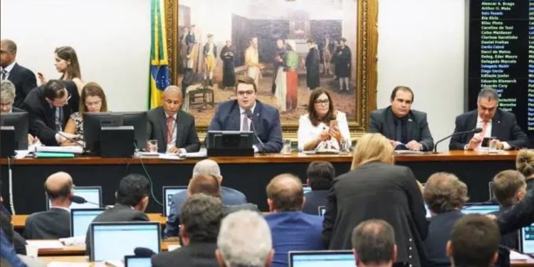 CCJ da Câmara dos Deputados pode votar hoje proposta que permite prisão após segunda instância