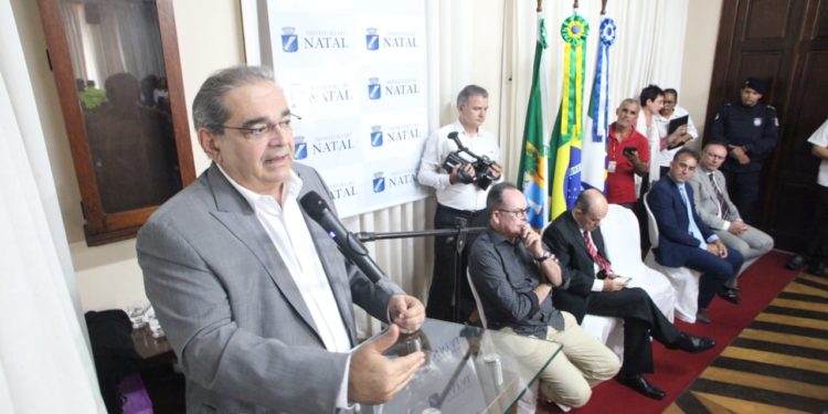 Prefeito assina Decreto 11.823 regulamentando Lei sobre lixo irregular em Natal