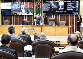 COM VOTAÇÃO EM DOIS TURNOS, DEPUTADOS APROVAM PROPOSTA DE EMENDA À CONSTITUIÇÃO