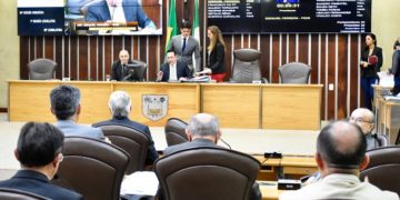 COM VOTAÇÃO EM DOIS TURNOS, DEPUTADOS APROVAM PROPOSTA DE EMENDA À CONSTITUIÇÃO