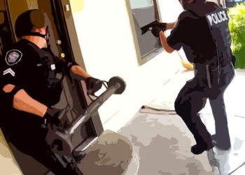 Invasão de domicílio por policiais não gera nulidade se situação é de flagrante delito