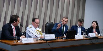 União pode ser responsabilizada por óleo em praias do Nordeste, aponta debate
