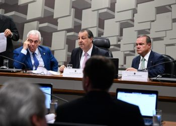 CAE aprova e regra para distribuir bônus do pré-sal vai com urgência a Plenário