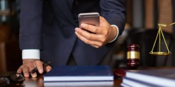 Mesmo destituídos, advogados da parte vencedora podem ingressar como assistentes na fase de liquidação