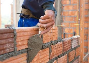 É possível penhora de bem de família para pagar dívida de empreitada para construção parcial do imóvel