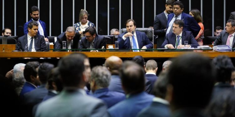 Plenário da Câmara dos Deputados aprova MP que reformula estrutura do governo federal; falta votar destaques