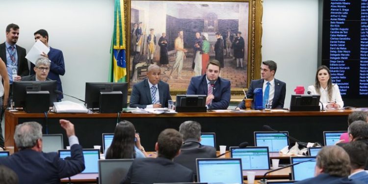 Relatora apresenta parecer favorável à proposta que permite prisão após 2ª instância