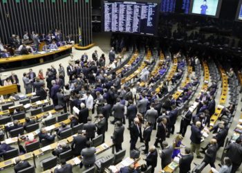 Plenário aprova proposta que beneficia mulheres marisqueiras