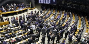 Plenário aprova proposta que beneficia mulheres marisqueiras