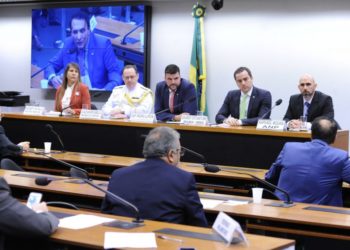 Ibama diz que não sabe quanto óleo ainda falta chegar às praias