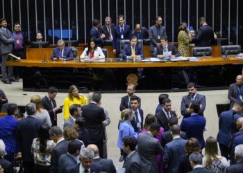 Plenário mantém na pauta discussão sobre porte de armas; votação pode ocorrer nesta quarta-feira (30)