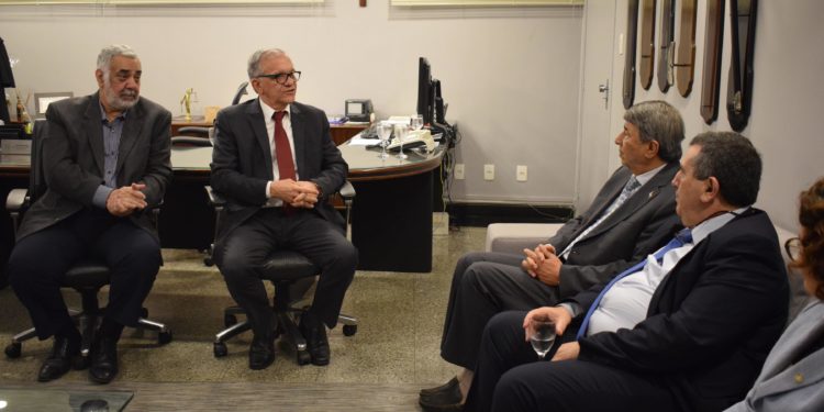 Presidente do TJRN recebe visita do prefeito de Belém e do embaixador da Palestina