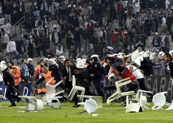 Entra em vigor lei que suspende por cinco anos torcida que invadir treino